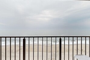 Property grounds - Updated Beachfront Condo w/Water View, Balcony, AC & Hot Tub (Ocean City)