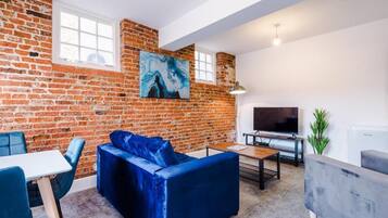 Apartment | Living area | Flat-screen TV
