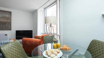 Apartment | Dining