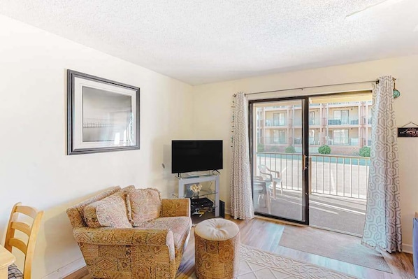 TV, DVD player, offices - Lovely bayside condo with wading pool, balcony, beach access, W/D, & central AC (Ocean City)