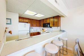 Fridge, microwave, oven, stovetop - Beachfront Condo w/Incredible Beach Views, A/C, Washer/Dryer, Free WiFi (Ocean City)