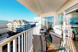 Property grounds - Beachfront Condo w/Incredible Beach Views, A/C, Washer/Dryer, Free WiFi (Ocean City)