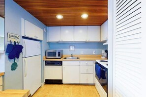 Fridge, microwave, oven, stovetop - Beachfront condo with balcony, W/D, & outdoor pool (Ocean City)
