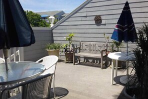 Outdoor dining - Condo 3 Blocks from the Beach w/ Sunny Patio, Central AC, WiFi & Shared Pool (Ocean City)