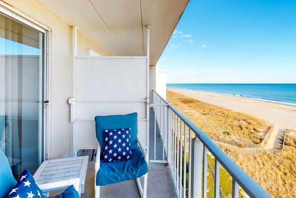Property grounds - Well-Equipped Family Beachfront Condo w/Balcony, Views, Washer/Dryer, A/C, WiFi (Ocean City)