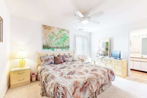 3 bedrooms, WiFi, bed sheets - Waterfront condo with pool, balcony, fireplace, central AC, & washer/dryer (Ocean City)