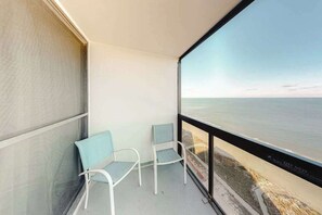 Property grounds - Elegant beachfront condo with balcony, W/D, AC, pools, sauna & gym (Ocean City)