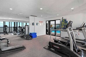 Fitness facility - Beachfront studio with balcony, washer/dryer, pools, & gym (Ocean City)