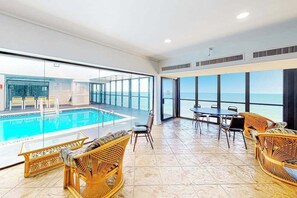 Pool - Wonderful beachfront condo with scenic balcony, AC, W/D, pools, gym, & tennis (Ocean City)