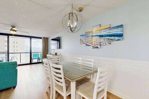 Dining - Stunning beachfront condo with balcony, tennis/beach views, pools, gym, & AC (Ocean City)