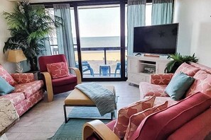 TV, DVD player - Darling beachfront condo with balcony, pools, tennis & gym (Ocean City)