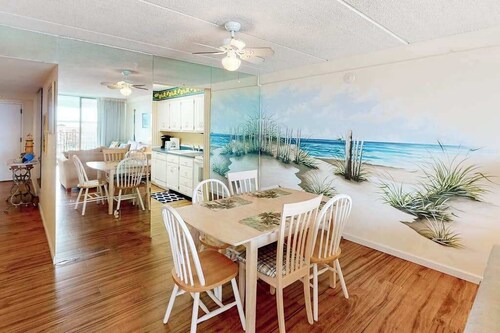 Cozy suite in oceanfront condo with indoor pool, balcony, gym, & central AC
