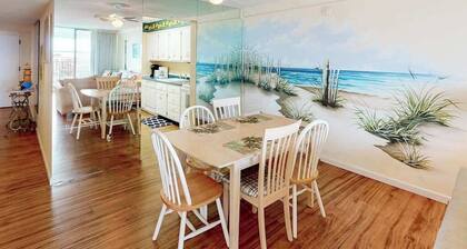 Cozy suite in oceanfront condo with indoor pool, balcony, gym, & central AC