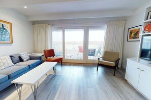 TV, DVD player, offices - Multi-level oceanfront townhouse w/deck, water views, central AC, washer/dryer (Ocean City)