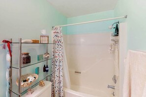 Shower, towels - Comfy, Oceanside Townhouse w/Private Washer/Dryer, Free WiFi, & Balcony (Ocean City)