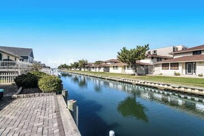 Property grounds - Canal-Front Home w/Deck, Washer/Dryer, Free WiFi, Outdoor Dining Area, & More (Ocean City)