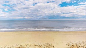 A beach with a clear sky and calm sea. - Beautiful Condo in Oceanfront Location w/Shared Pool, Free WiFi, Balcony (Ocean City)
