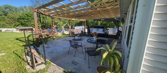3-bedroom bed & breakfast in quaint Kansas City with AC
