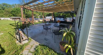 3-bedroom bed & breakfast in quaint Kansas City with AC