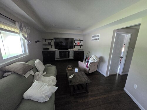 3-bedroom bed & breakfast in quaint Kansas City with AC