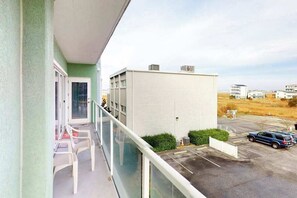 Property grounds - Coral Seas 201 (Ocean City)