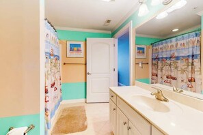 Shower, towels - Coral Seas 201 (Ocean City)
