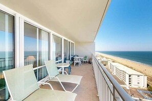 Property grounds - Recently renovated oceanfront condo with balcony, A/C, WiFi, pools, & sauna (Ocean City)