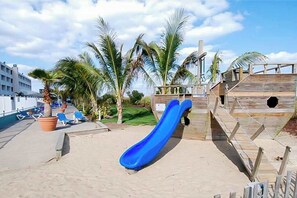 Children’s area - Oceanfront coastal condo with balcony, pools, sauna, gym, A/C, & WiFi (Ocean City)