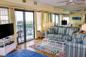 TV, DVD player, offices - Beachfront Condo w/Private Balcony, Telescope, Shared Pool, A/C, Free WiFi (Ocean City)