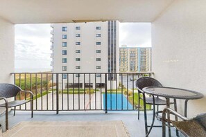 Outdoor dining - Camelot 203B (Ocean City)
