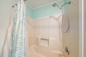 Shower, towels - Attractive and Spacious Vacation Suite Near Bay & Beach w/Shared Pool, Free WiFi (Ocean City)