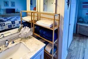2 Schlafzimmer, Schreibtisch, Internetzugang, Bettwäsche