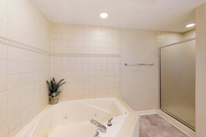 Shower, towels - Avalon 406 (Ocean City)