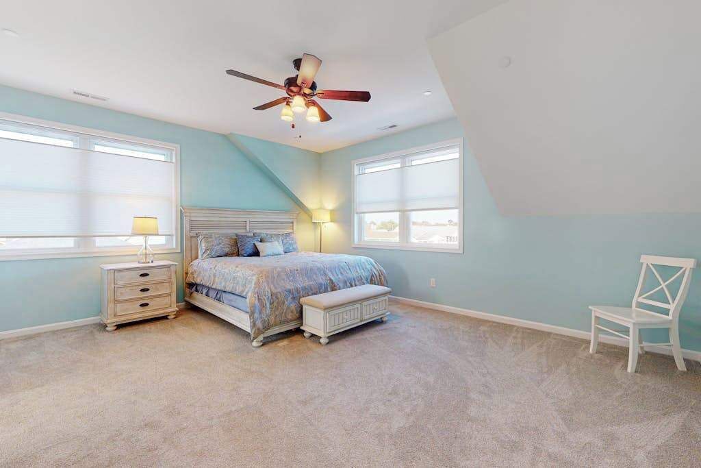 3 bedrooms, iron/ironing board, WiFi, bed sheets