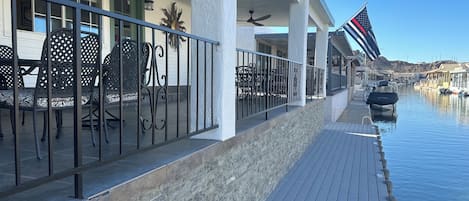 تناول الطعام بالخارج
