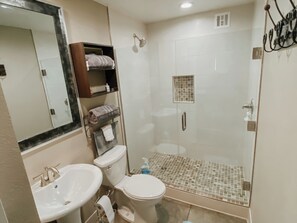 Doccia, asciugacapelli, asciugamani