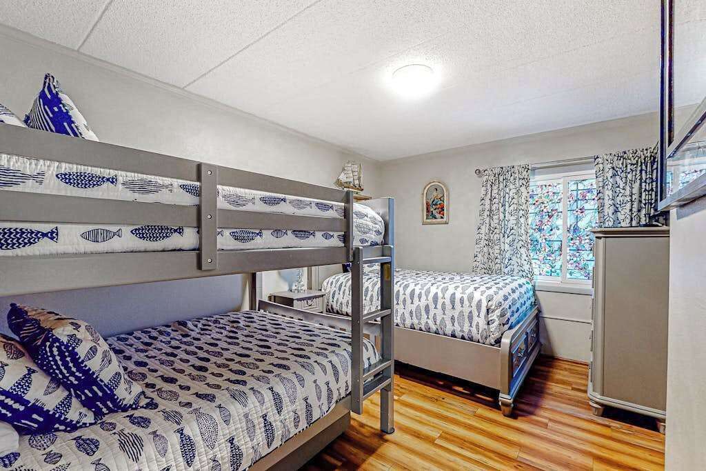 WiFi, bed sheets