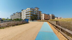 Exterior - Gorgeous Suite in Oceanfront Complex w/Shared Pool & Hot Tub + Free WiFi (Ocean City)