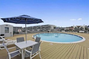 Pool - Beautiful suite between bay & beach w/ access to pool, private W/D, & central AC (Ocean City)