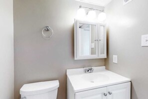 Shower, towels - Bonaire 301 (Ocean City)