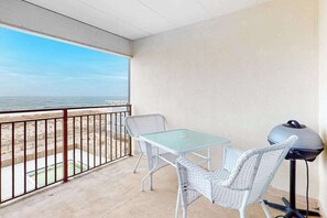 Outdoor dining - Beachloft 4F (Ocean City)
