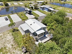 Exterior - Cozy 2-bedroom mobile home in cool Fort Myers Beach with AC (Fort Myers Beach)