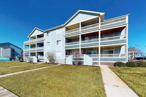 Exterior - Sunny Condo w/Private Balcony, Free WiFi, Shared Pools, Tennis Court, and A/C (Ocean City)