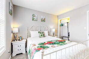 Iron/ironing board, WiFi, bed sheets - Flamingo House (Ocean City)