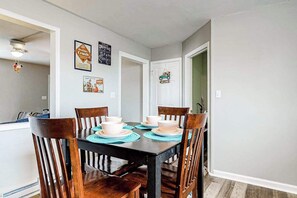 Dining - Flamingo House (Ocean City)