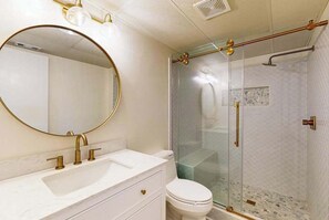Shower, hair dryer, towels - Top-floor, corner condo steps to beach with balcony & ocean views (Ocean City)