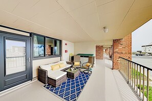 Property grounds - Updated Colonial Condo | Patio, Smart TV & Beach Gear | 200’ to Beach (Ocean City)