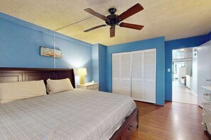 WiFi - Ninth-floor oceanfront condo with pool, W/D, & direct beach access (Ocean City)