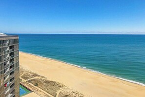 On the beach - Two-story beachfront penthouse with ocean & bay views, pools & game room (Ocean City)