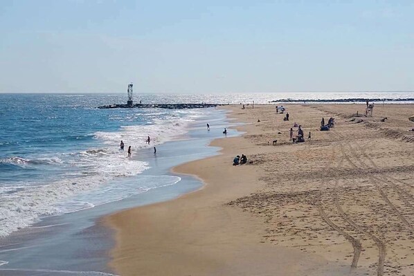 Beach nearby - Tropical condo with pool, fast WiFi, W/D & central AC - close to beach (Ocean City)